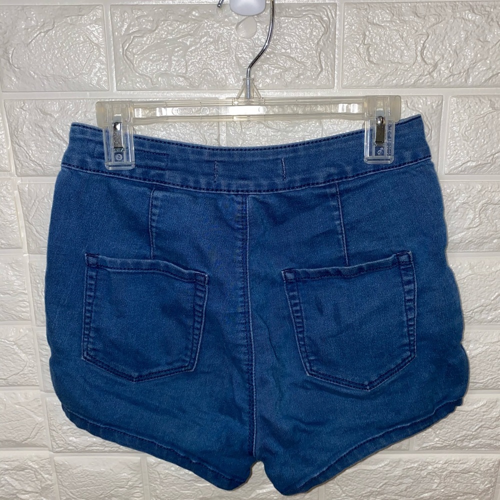 Shorts - Picture 2 of 3